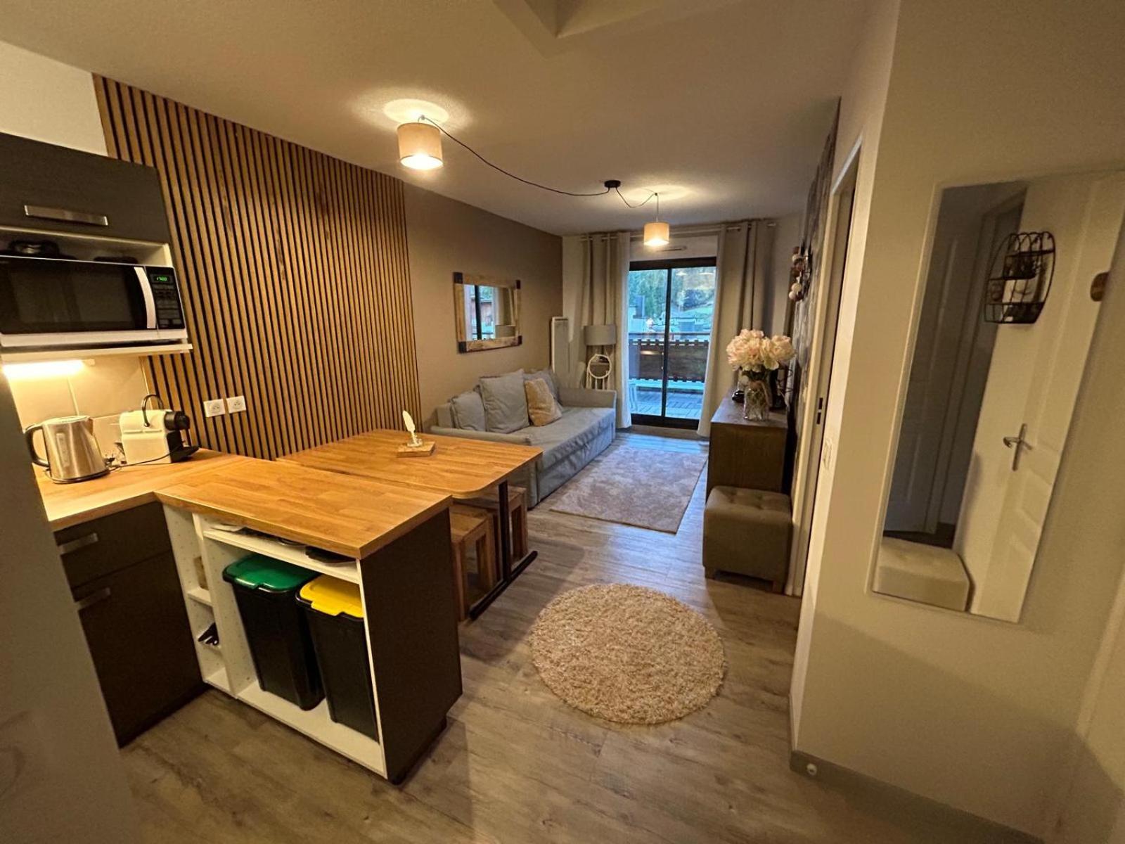 Superbe Appartement Avec Piscine Et Garage Peone Exterior photo